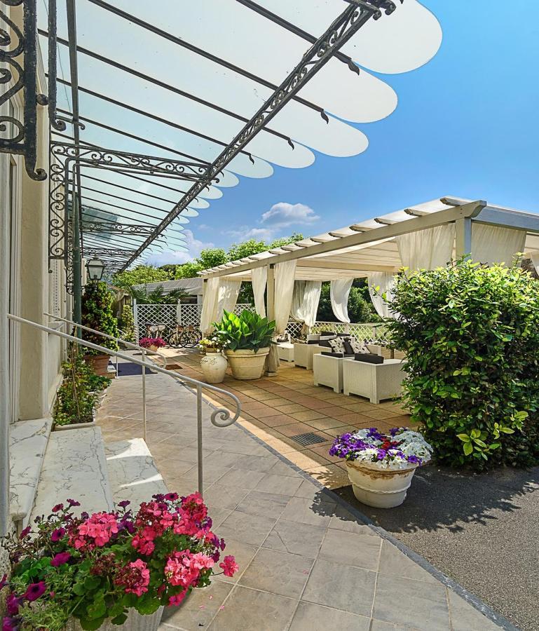 Hotel Coluccini Marina di Pietrasanta Exterior photo