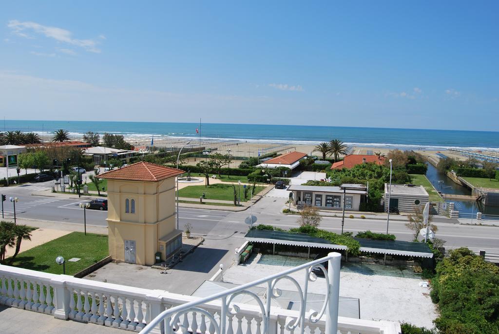 Hotel Coluccini Marina di Pietrasanta Exterior photo