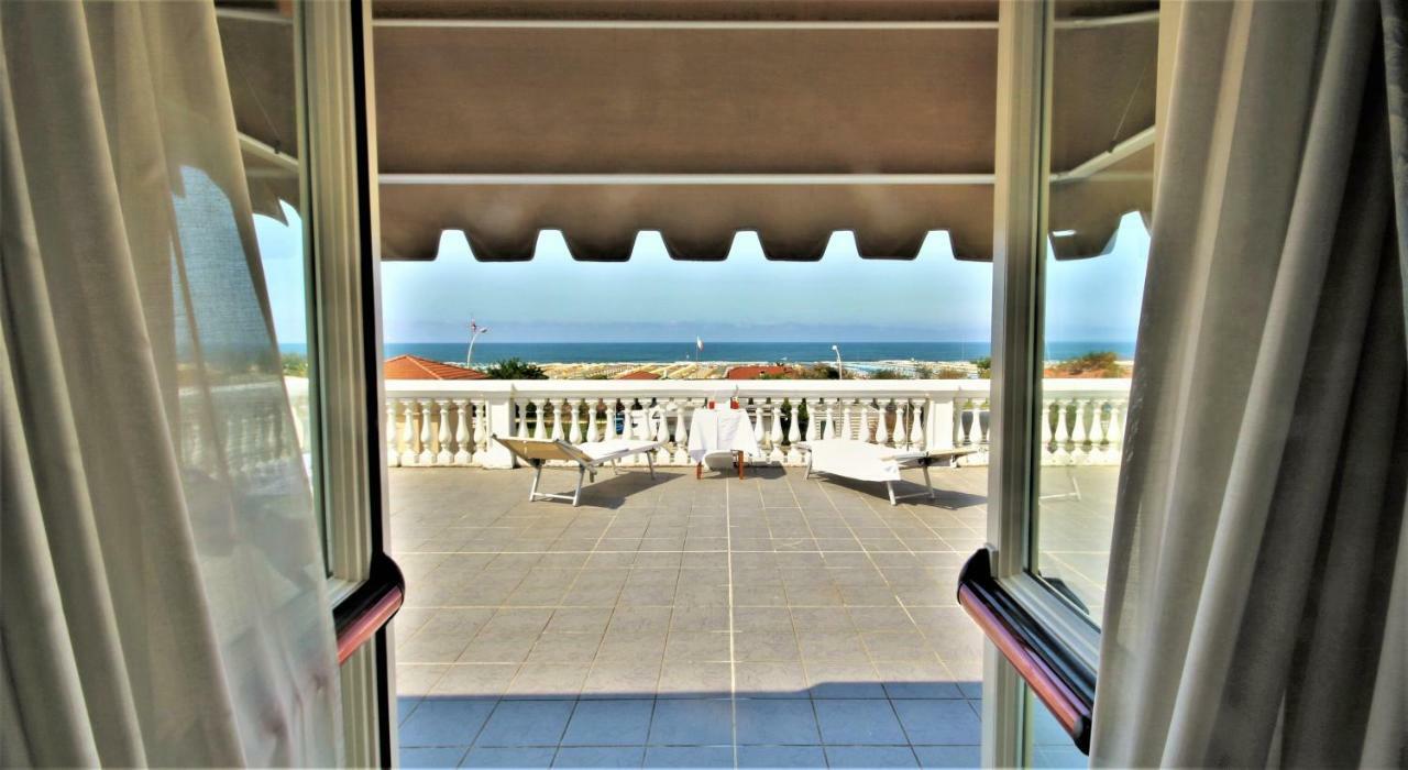 Hotel Coluccini Marina di Pietrasanta Exterior photo